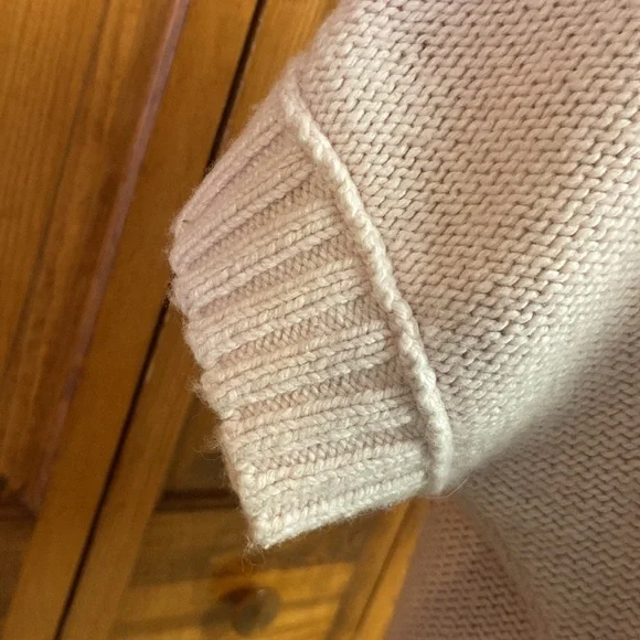 Kenzie Mixed Fabric Cable Knit Pink V-neck Sweater Medium - Picture 4 of 11